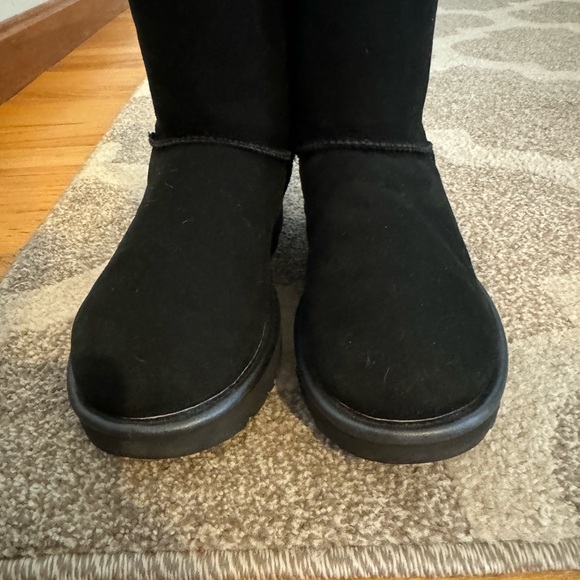 Women’s Ugg Bailey Bow Mini size 7 - Picture 2 of 4